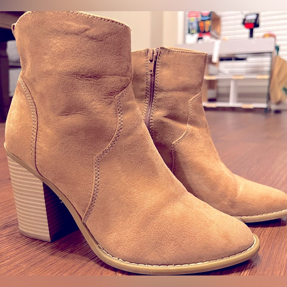 Express Boots - Women’s Size 8